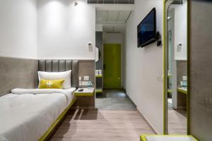 TV a/nebo společenská místnost v ubytování Hotel Le Roi Express Karol Bagh