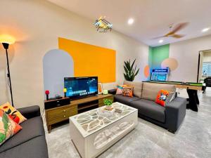 Μια τηλεόραση ή/και κέντρο ψυχαγωγίας στο Kota10pax PoolTable Karaoke