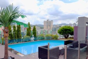 Hotel Skypark Central Seoul Pangyo游泳池或附近泳池