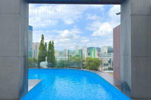 Hotel Skypark Central Seoul Pangyo游泳池或附近泳池