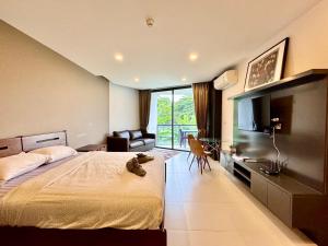 Postel nebo postele na pokoji v ubytování Escape Condominiums Beachfront Suites - Mae Phim