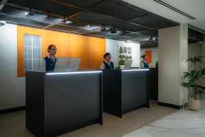 Hosté ubytování AUHotel -Zayed International Airport-Located in Transit Area -Onwards Boarding Pass Required