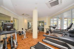 Fitness centrum a/nebo fitness zařízení v ubytování Oceanview Apartment In Resort Complex