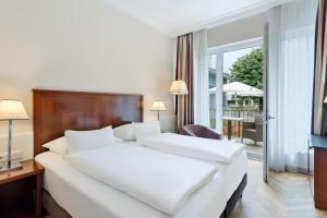 Кровать или кровати в номере Austria Trend Parkhotel Schönbrunn Wien