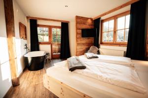 Letto o letti in una camera di Hotel Sonnberg