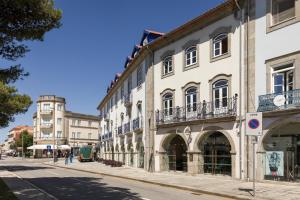 a building on the side of a street at Hotel Margarida Da Praça in Viana do Castelo