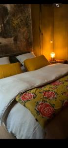 Ένα ή περισσότερα κρεβάτια σε δωμάτιο στο Chambre style balinais