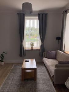 One bedroom Flat in Dingwall的休息区
