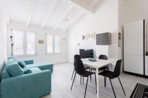 a living room with a blue couch and a table at Ali'S rooms and apartments in Càbras