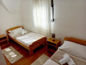 Postel nebo postele na pokoji v ubytování TARA Vila Rajak