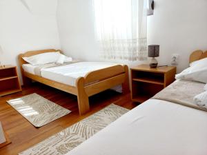 Postel nebo postele na pokoji v ubytování TARA Vila Rajak