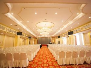 a row of chairs in a banquet hall at Dalian Bohai Pearl Hotel in Dalian +202 photos