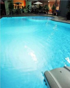 Bazén v ubytování Hotel Intan Cirebon nebo v jeho okolí