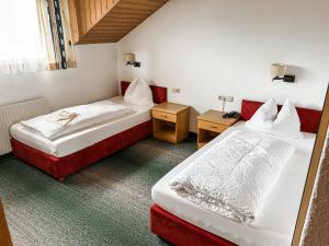 Postel nebo postele na pokoji v ubytování Hotel-Gasthof Löwen + 37 fotografií