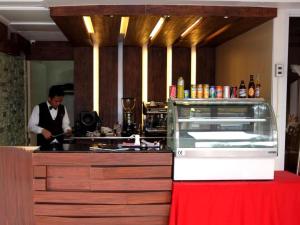 Lounge atau bar di The Ritz Hotel at Garden Oases