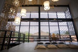 Posezení v ubytování The Street Hostel Koh Lipe