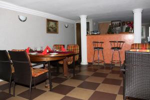 Reštaurácia alebo iné gastronomické zariadenie v ubytovaní Villa Anastazis - Penzion Eden