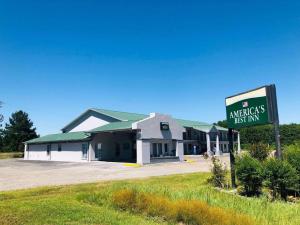 a building with a sign in front of it at America's Best Inn - Brinkley in Brinkley +28 photos