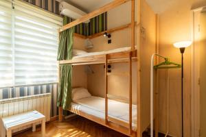 เตียงในห้องที่ Cabbage Hostel