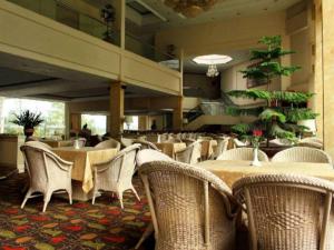 En restaurant eller et andet spisested på Grand Mutiara Hotel