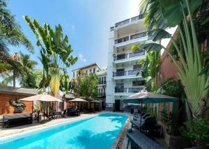 Bazén v ubytování La Da Kiri Boutique Hotel nebo v jeho okolí