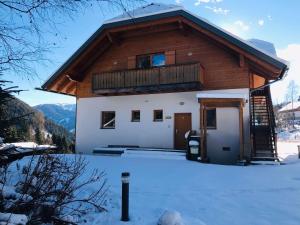 a house in the snow with a balcony at Appartement Anna Ali in Bad Kleinkirchheim