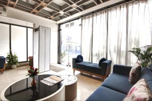 Posezení v ubytování Hotel Applewood Palace - Near Delhi International Airport With - free Airport Drop