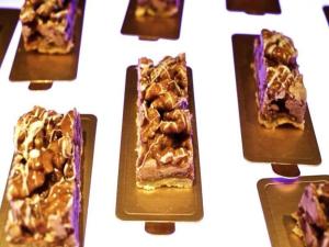 eine Gruppe von vier Bildern verschiedener Dessertsorten in der Unterkunft Weida Hotel Jinhua in Jinhua