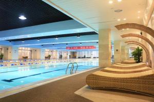 Bazén v ubytování Empark Grand Hotel Beicheng Hefei nebo v jeho okolí