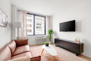 TV a/nebo společenská místnost v ubytování One Grove in Jersey City