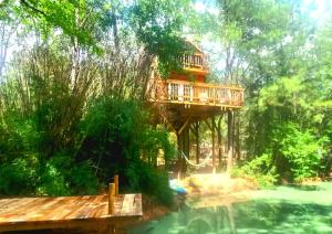Zahrada ubytování Waterfront Treehouse in a Magical Forest