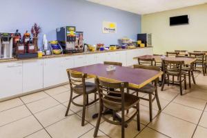 Εστιατόριο ή άλλο μέρος για φαγητό στο Days Inn by Wyndham Mt. Pleasant