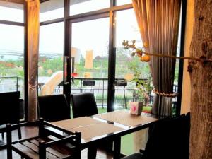 Et opholdsområde på De Aerng Boutique Hotel