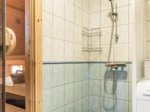 Et badeværelse på Holiday Home Kuerkartano 2-sulo by Interhome + 11 billeder