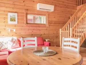 Posezení v ubytování Holiday Home Kuerkartano 4-aarre by Interhome