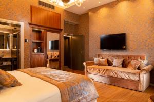 Televízia a/alebo spoločenská miestnosť v ubytovaní Hotel Canaletto