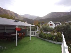 En generel udsigt til bjerge eller udsigt til bjerge taget fra lejligheden