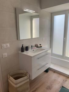 Koupelna v ubytování Bel appartement T2 "Mondarrain" avec terrasse