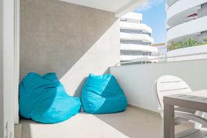 Ruang duduk di Lagos Modern 2 With Pool by Homing