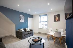 Posezení v ubytování Vacant Nests The John St Beamish Museum Wif