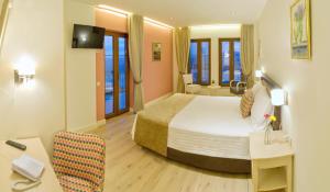 Posteľ alebo postele v izbe v ubytovaní Arktos Hotel