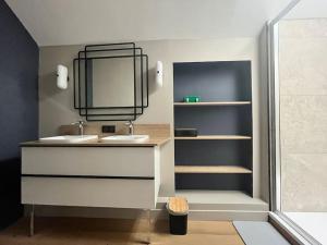 Ένα μπάνιο στο Détente parfaite Gîte Le Centre Jacuzzi Sauna +31 φωτογραφίες