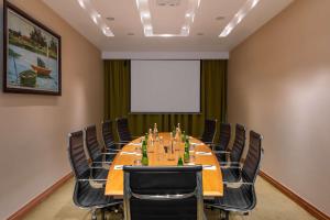 אזור העסקים ו/או חדר הישיבות ב-Radisson Blu Anchorage Hotel