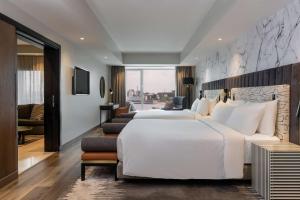 Posteľ alebo postele v izbe v ubytovaní Radisson Blu Anchorage Hotel