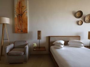 Postel nebo postele na pokoji v ubytování Movenpick Resort Lamantin Saly