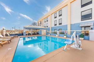 Bazén v ubytování Comfort Inn - Killeen near Fort Cavazos nebo v jeho okolí