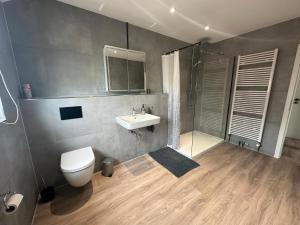 Ένα μπάνιο στο Ferienhaus Bei Schwarzkopf +15 φωτογραφίες