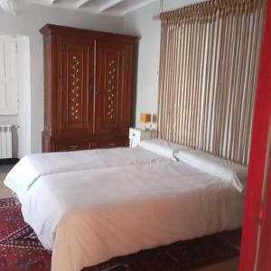 En eller flere senge i et værelse på A Casa do Buxo