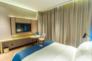 صورة لـ Echarm Hotel Qujing High-speed Railway Station Five Pavilions and One Center Branch في Qujing