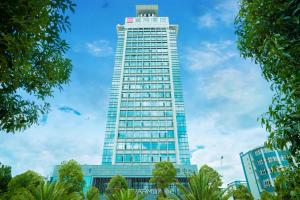 صورة لـ Echarm Hotel Qujing High-speed Railway Station Five Pavilions and One Center Branch في Qujing